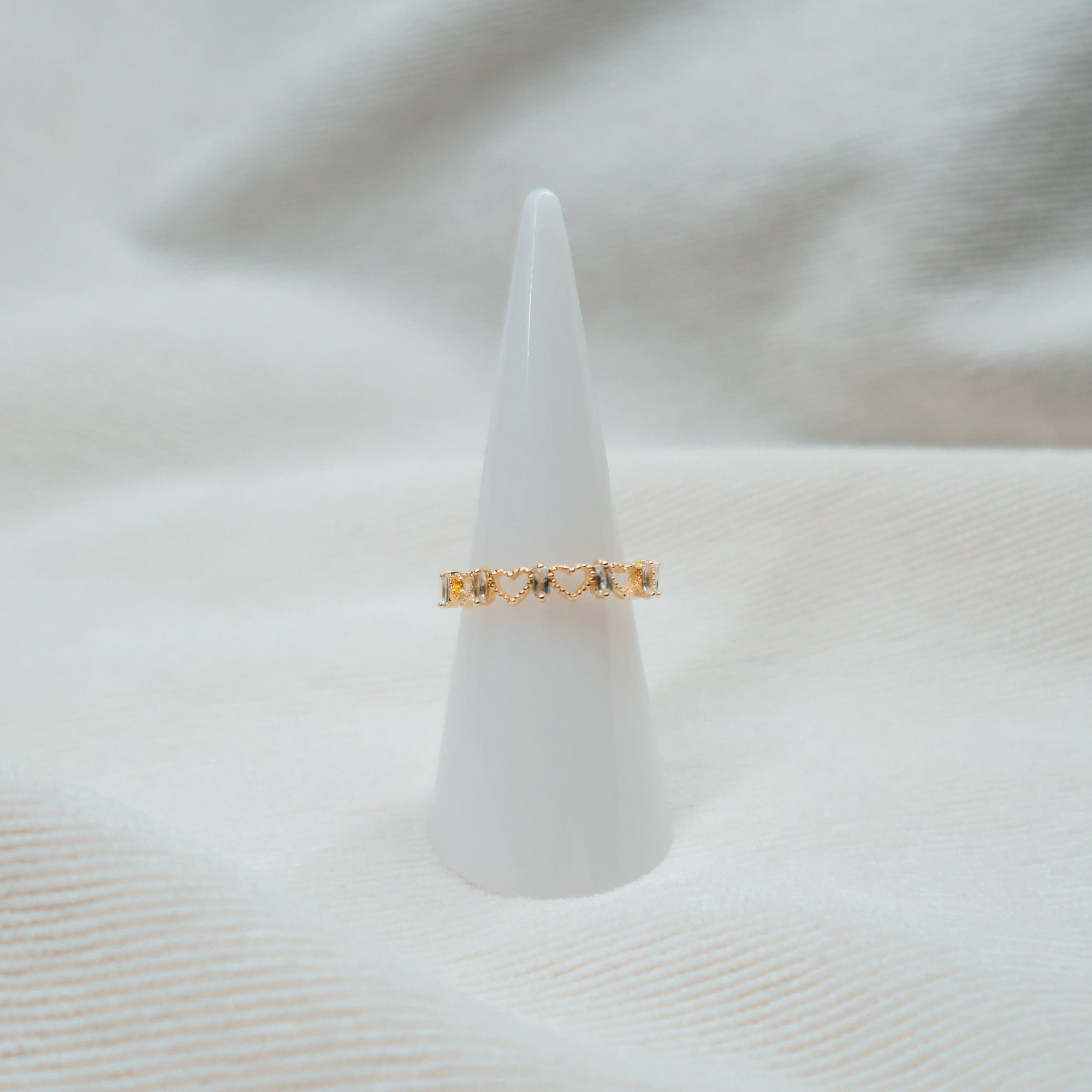 Heart Stone Ring Gold