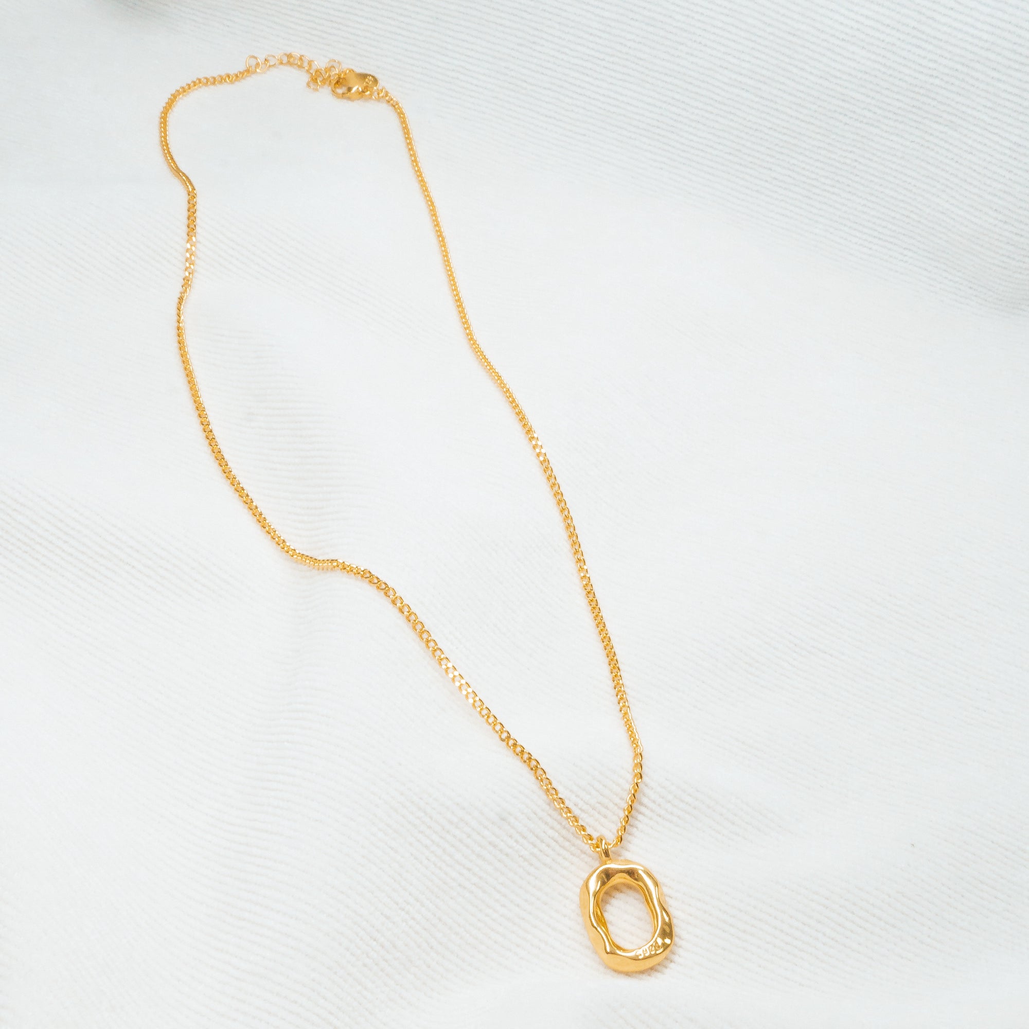 Circle Necklace Gold