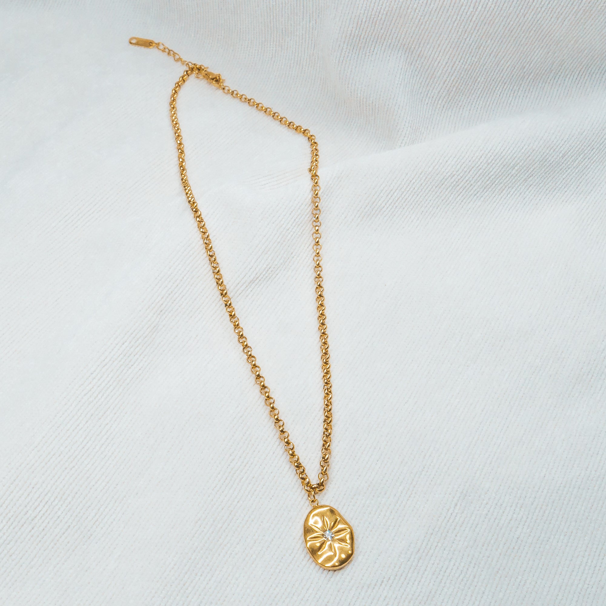 North Star Necklace Gold